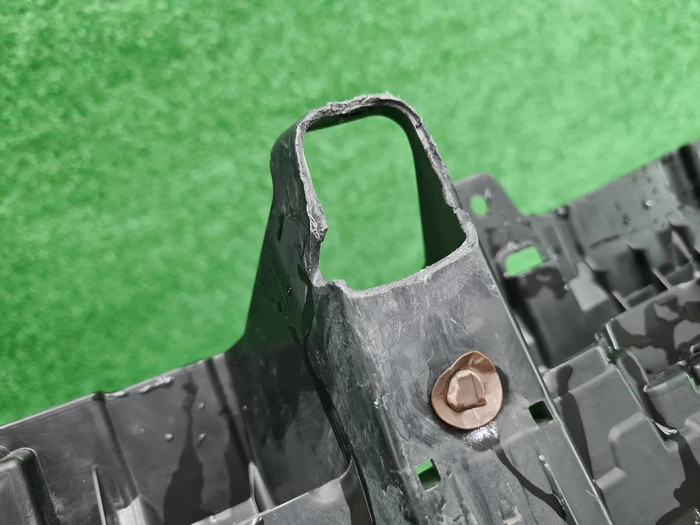 Кронштейн решетки радиатора Toyota RAV4 XA50 18-нв