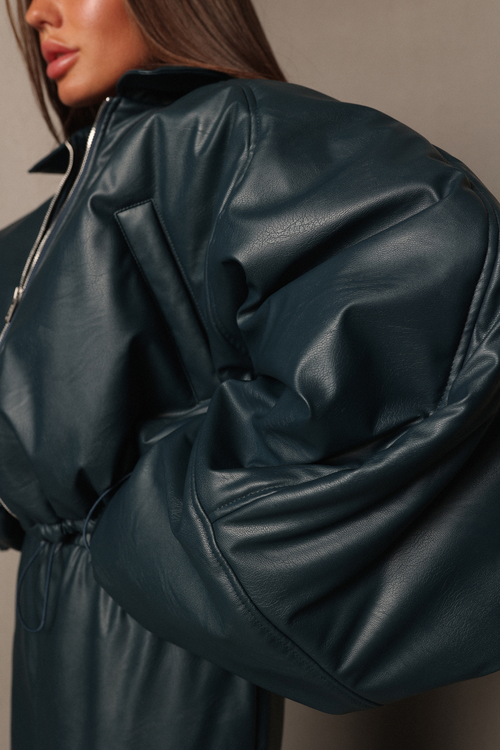 Бомбер мини из экокожи