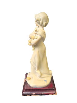 Статуэтка "Девочка с яблоневой веткой" Capodimonte