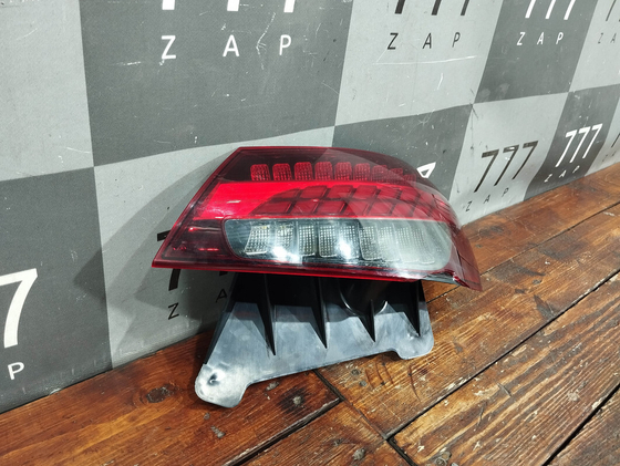 Фонарь задний правый Mercedes E-Class (W213) 20-нв Б/У Оригинал A2139065209