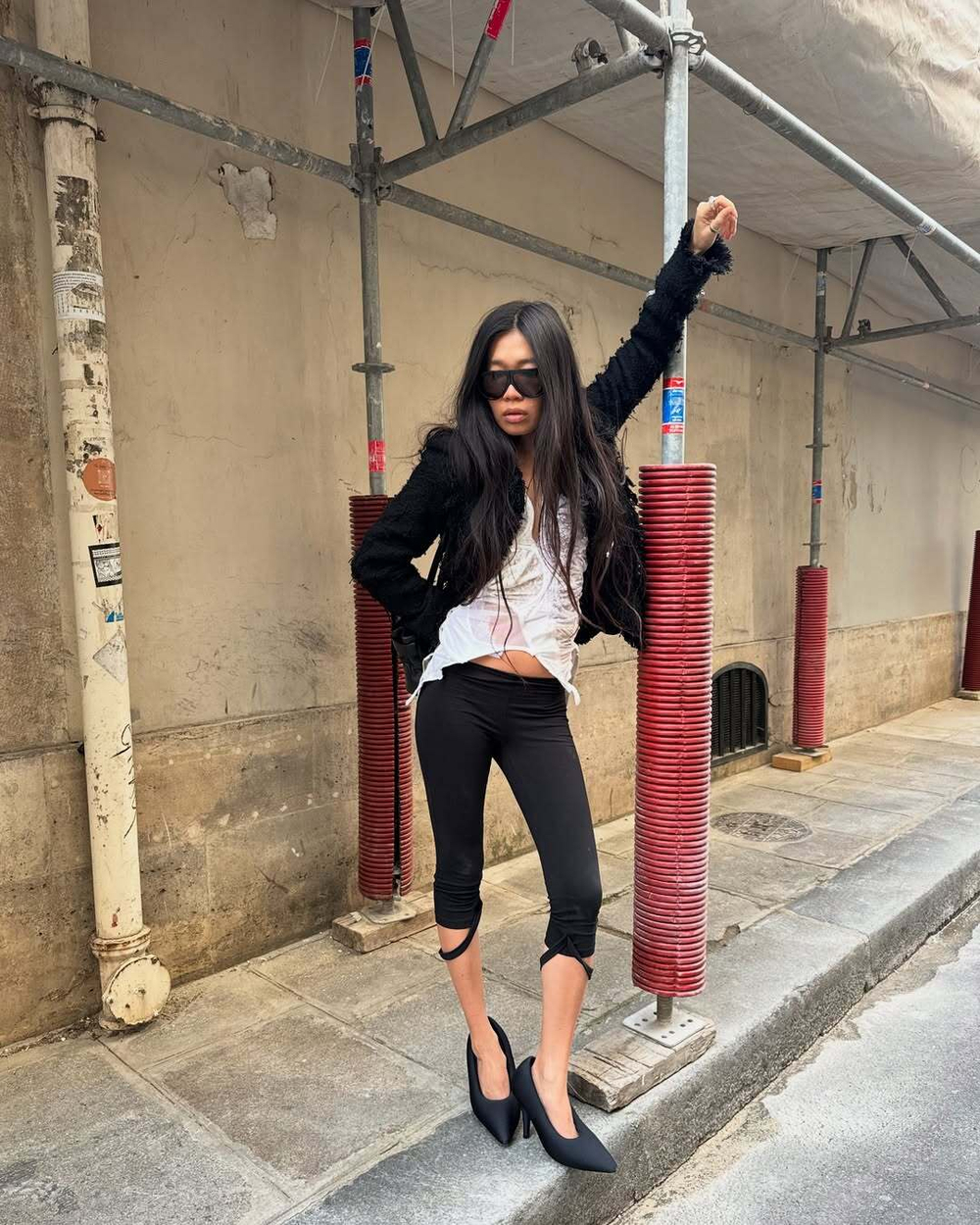 black capri