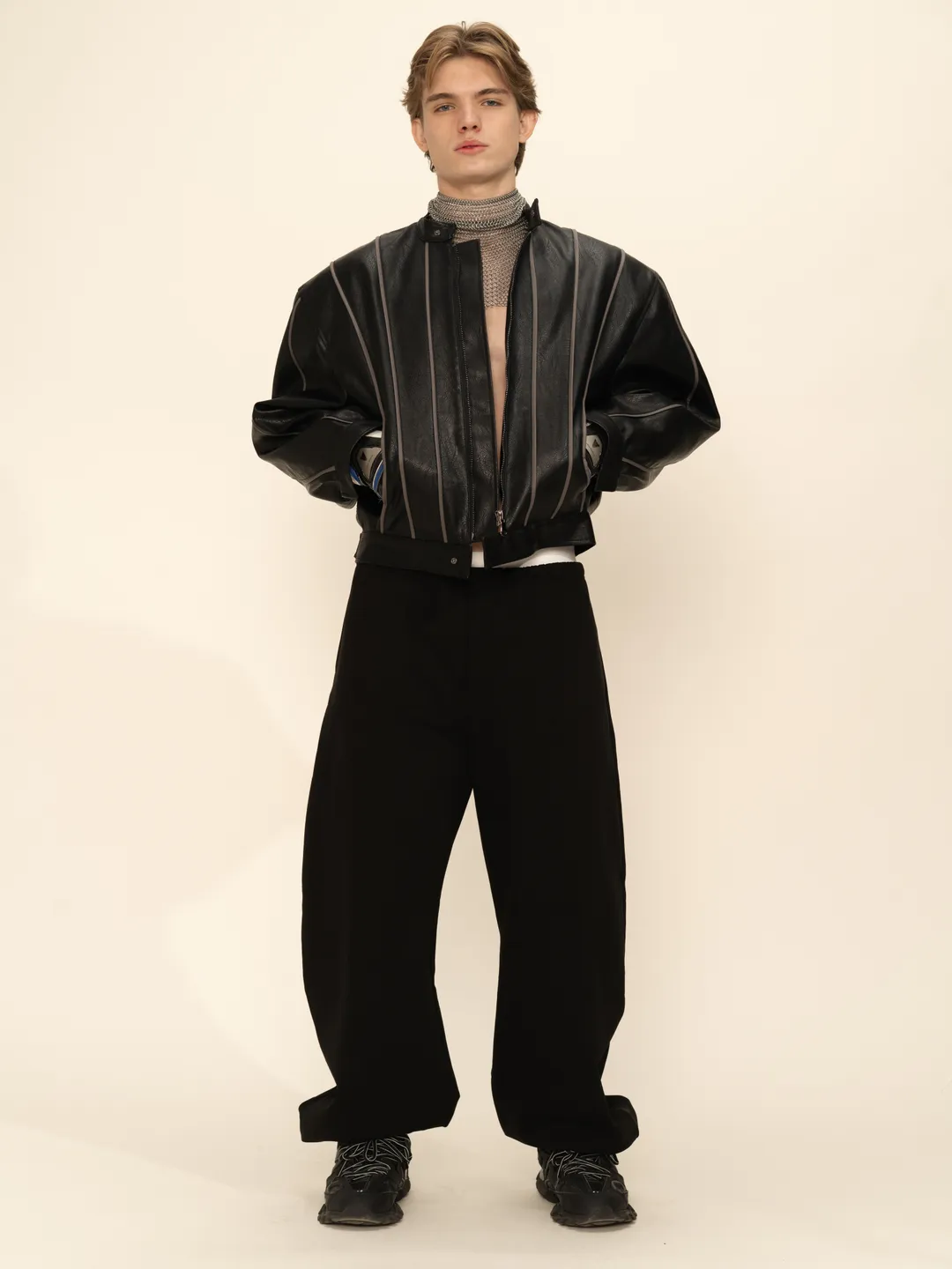 Черная куртка 