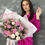 Букет розы и альстромерия