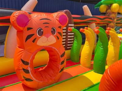 Коммерческий надувной батут "Сафари Ультра", 14*6*7,5 м.