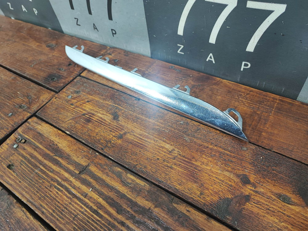 Накладка решетки радиатора Mercedes V (W447) 14-нв Б/У Оригинал A4478881100