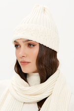 8425 Шапка женская (молочный)