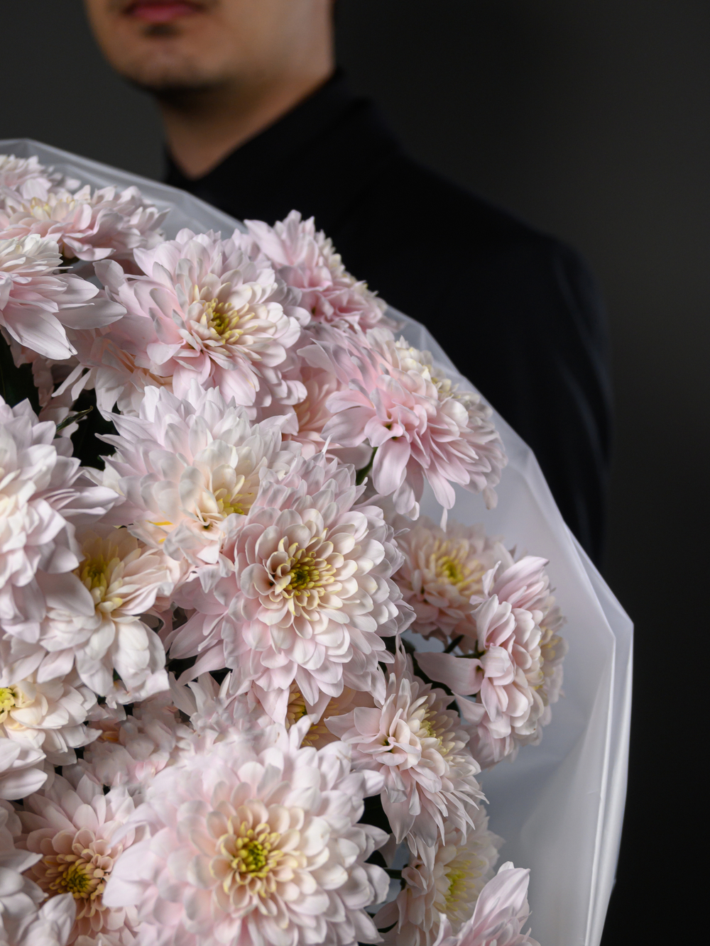 Моно букет из 15 цветных хризантем