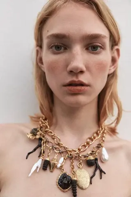 ZARA НАБОР ИЗ ДВУХ ЦЕПОЧЕК С ПОДВЕСКАМИ И МЕДАЛЬОНОМ, ЗОЛОТИСТЫЙ