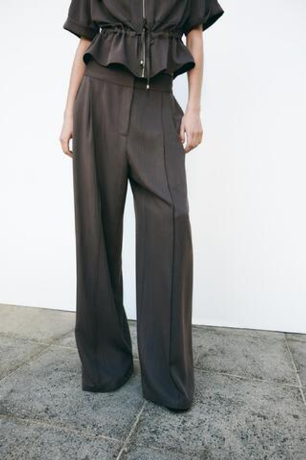 ZARA ШИРОКИЕ БРЮКИ С ЗАЩИПАМИ, КОРИЧНЕВЫЙ