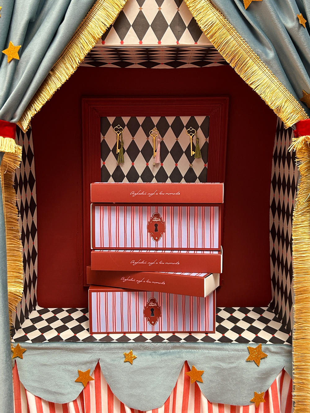 Набор из трех свечей-подвесов, Мир A few moments