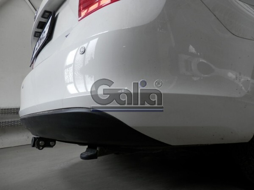 Фаркоп оцинкованный Galia S104A для Skoda Rapid лифтбек/универсал 2013-, SEAT Toledo седан 2013-(паспорт и сертификат в комплекте)(без электрики)