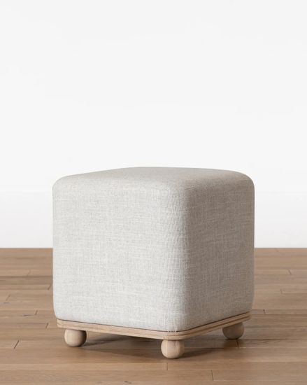 Бежевый пуф “Ари”