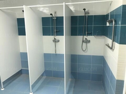 Монтаж душевых перегородок из HPL пластика