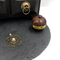 Подвеска Seed of Life лунный камень из латуни