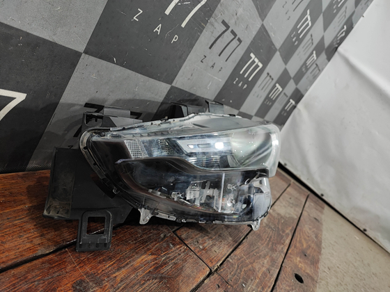 Фара левая LED Mazda CX-5 2 (KF) 17-нв Б/У Оригинал KB8P51040K