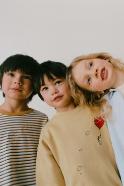 ZARA ФУТБОЛКА В ПОЛОСКУ ORFAYO ©, СВЕТЛО-КОРИЧНЕВЫЙ