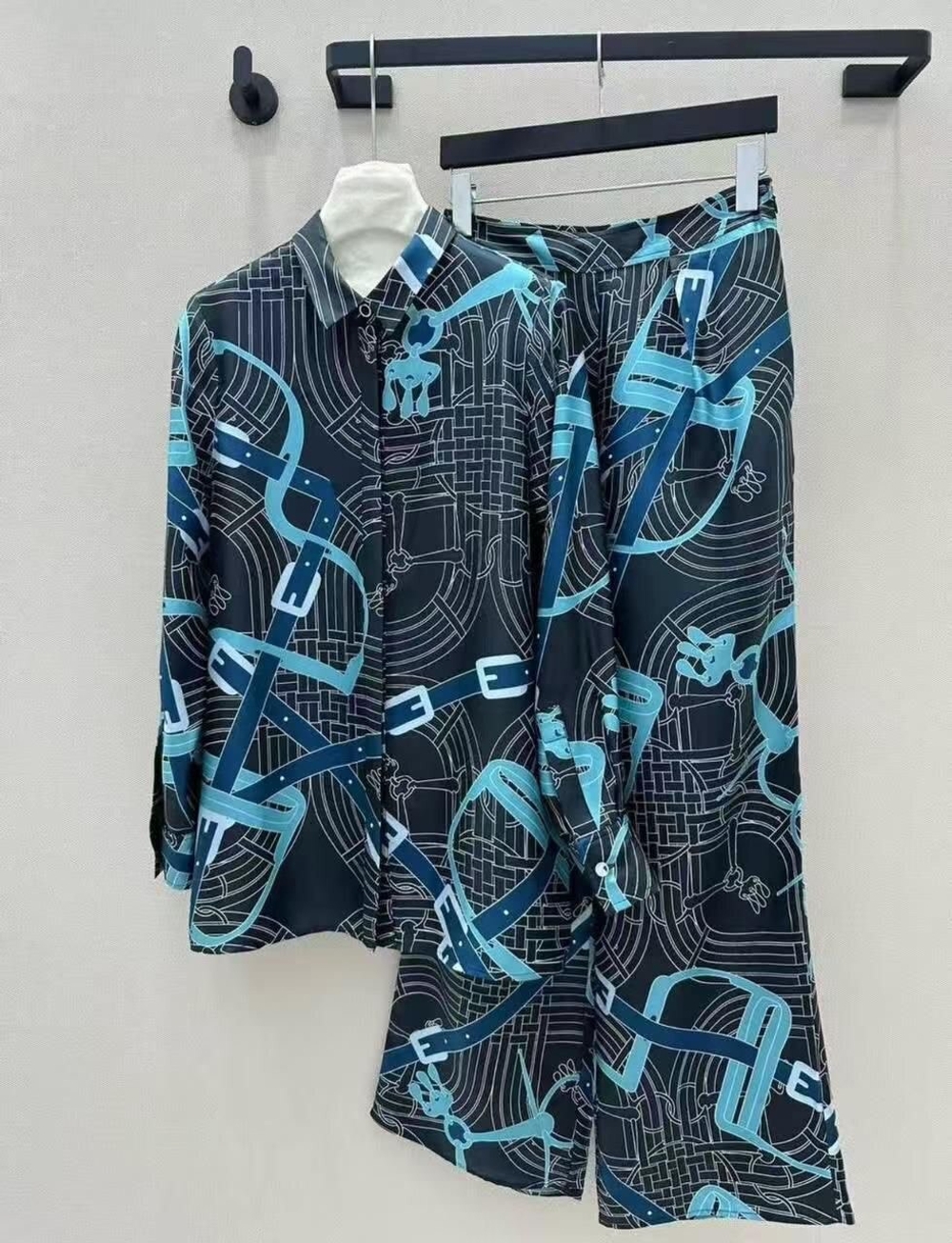 Костюм Hermes