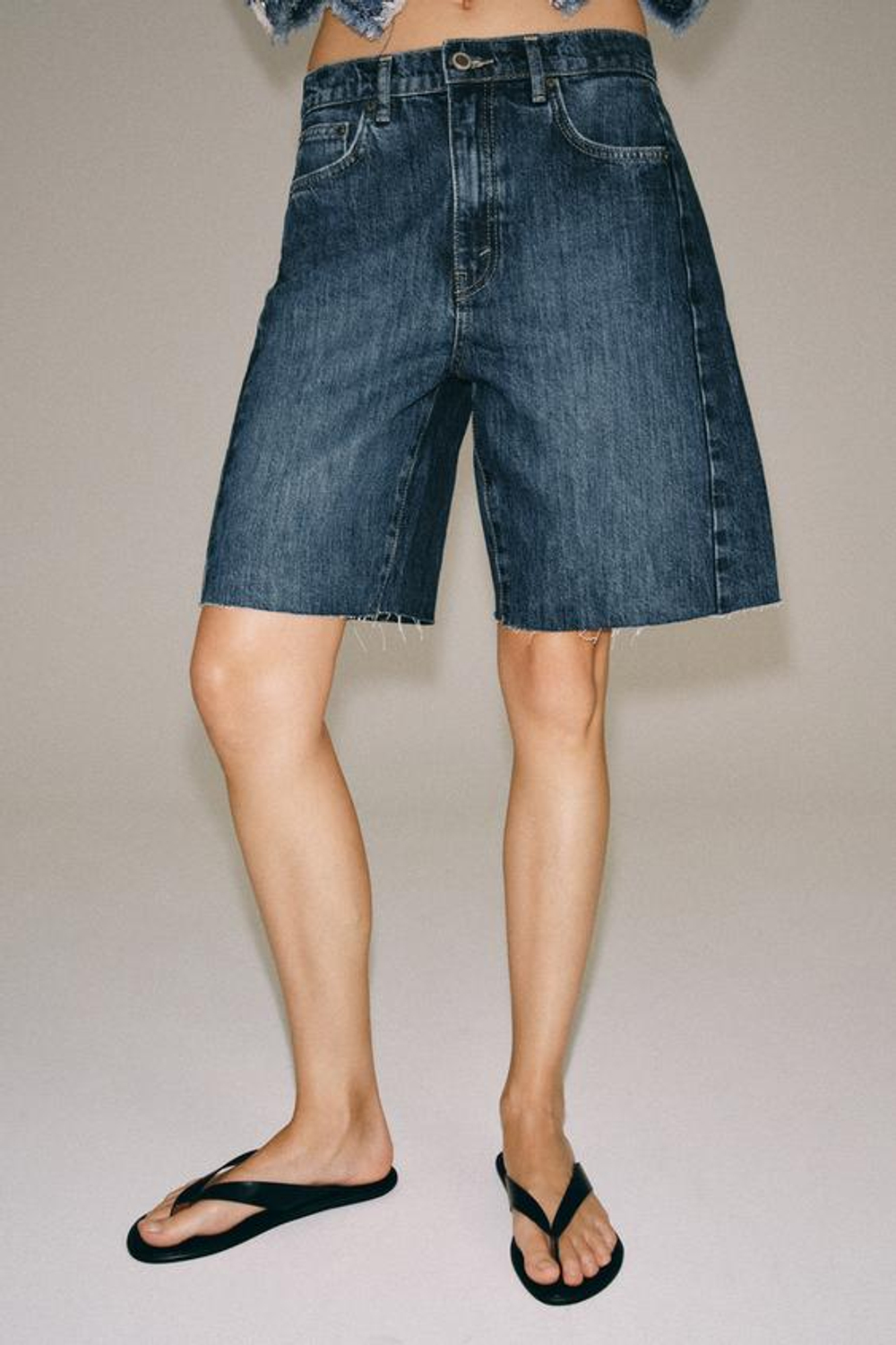 ZARA ДЖИНСОВЫЕ ШОРТЫ RELAXED СО СРЕДНЕЙ ПОСАДКОЙ — ZW COLLECTION, СИНИЙ