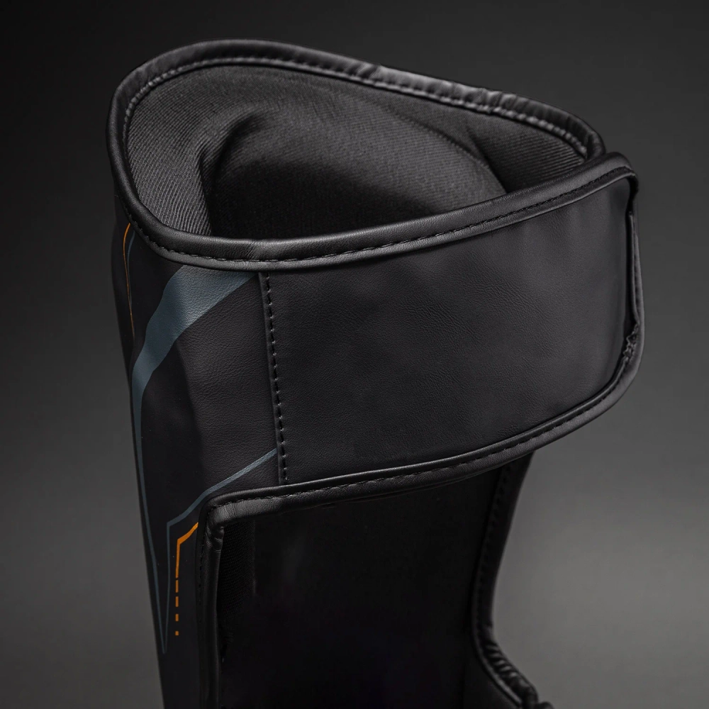 Шингарды Venum Streamline - Black/Gold