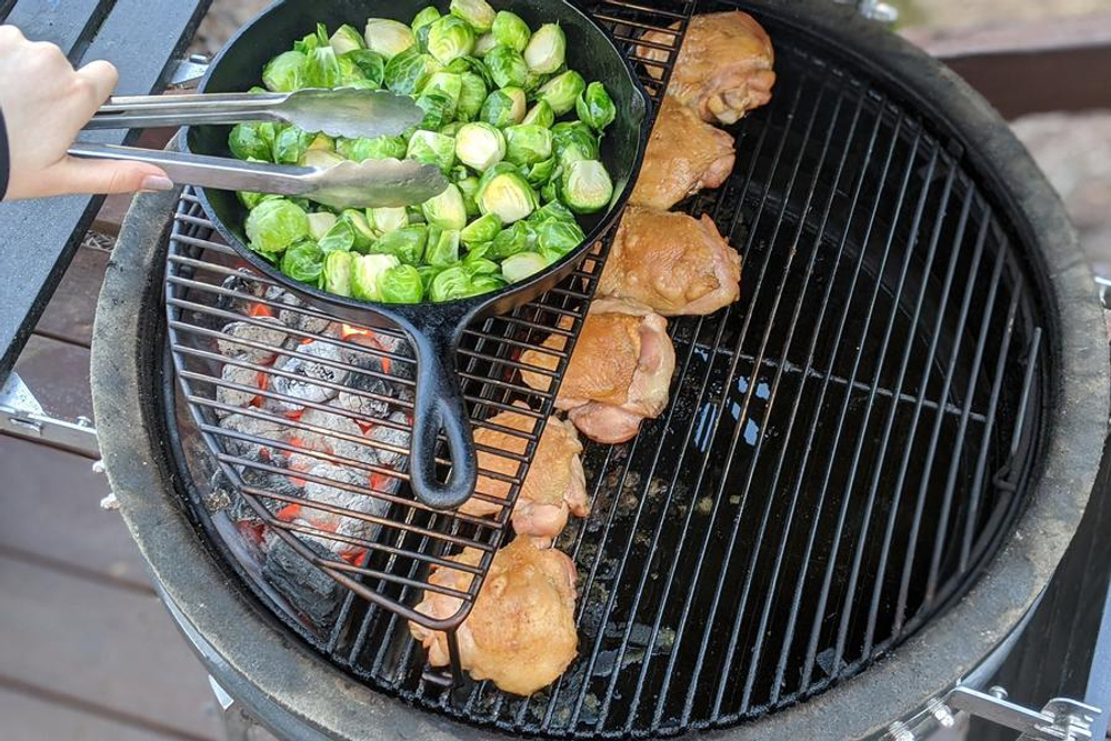 Керамический гриль Slow ‘N Sear Deluxe Kamado, 57 см, дымчатый
