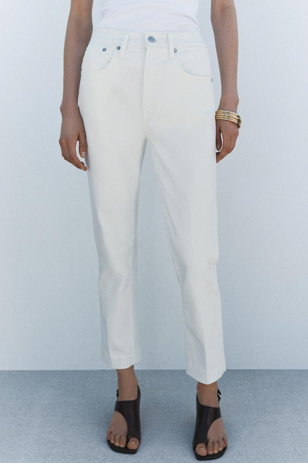 ZARA УКОРОЧЕННЫЕ ДЖИНСЫ С ВЫСОКОЙ ПОСАДКОЙ, БЕЛЫЙ