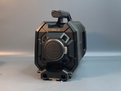 Blackmagic URSA Cine 12K LF Body Canon EF Не включается