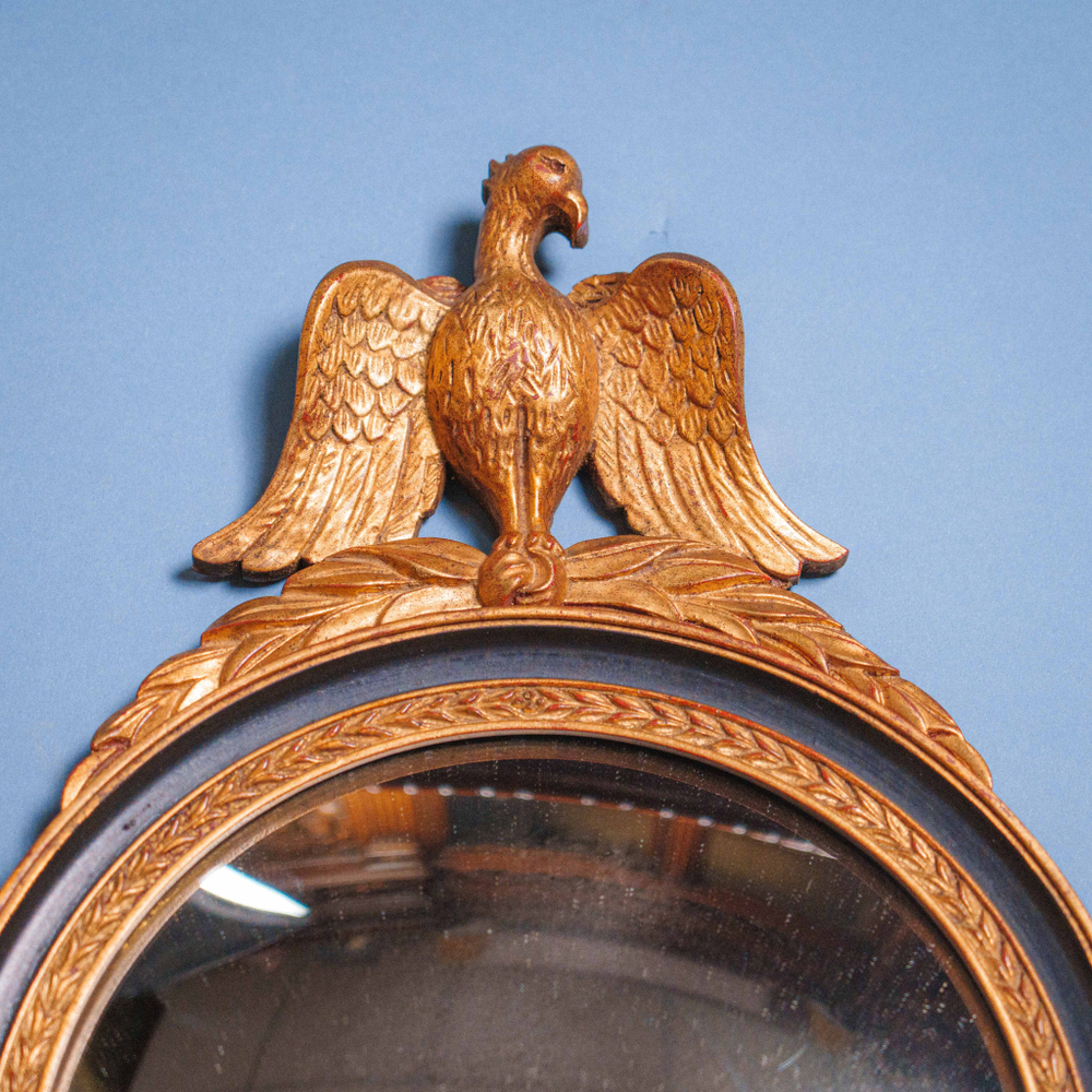 Настенное зеркало с орлом
