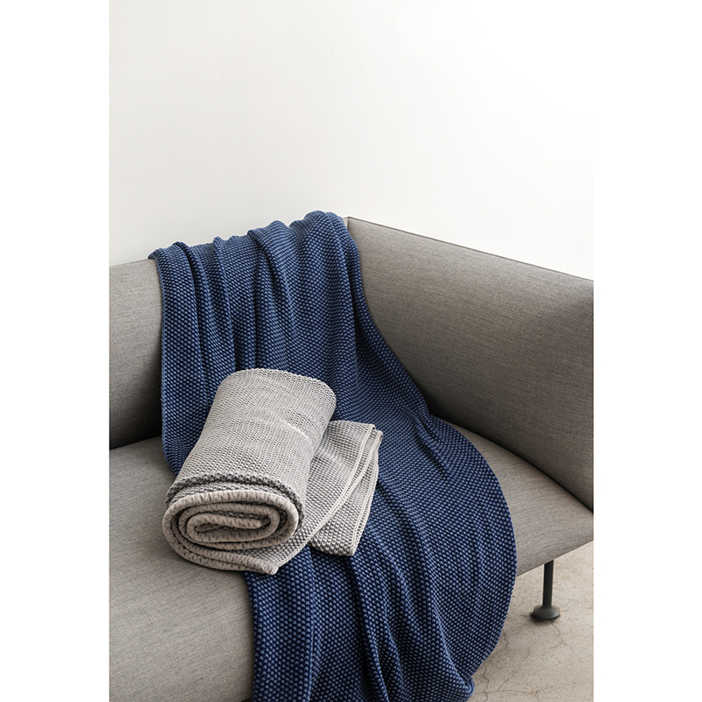 Плед из стираного хлопка темно-синего цвета из коллекции essential, 130х180 см