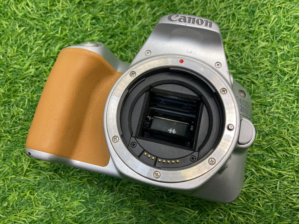 Canon EOS 200D kit 18-55mm IS STM 83.000 кадров