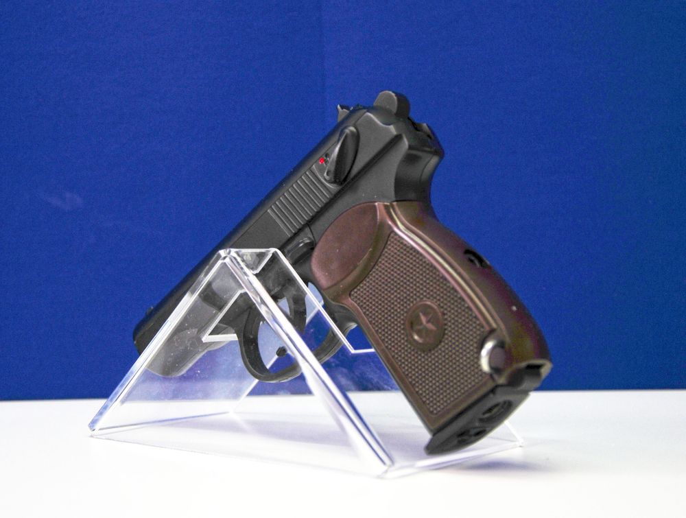 Подставка под пистолет настольная акриловая