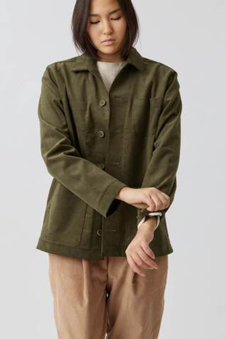 Верхняя мужская рубашка с карманами из вельвета цвета хаки