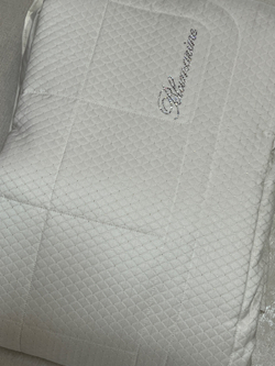 Покрывало 270x270 Blumarine Primizia burro молочного цвета