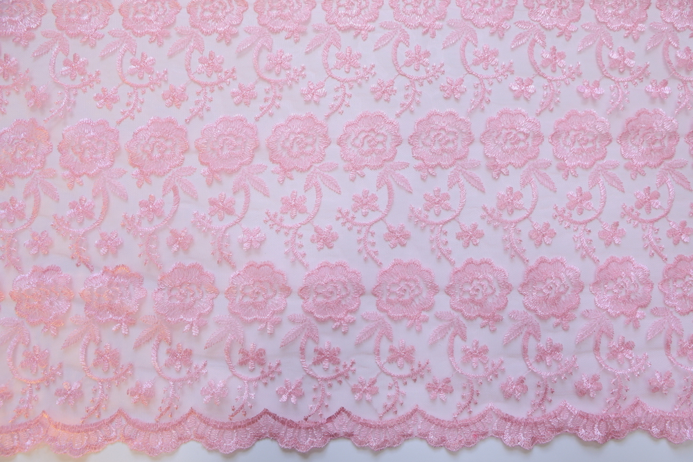 Вышивка на сетке светло-розовая