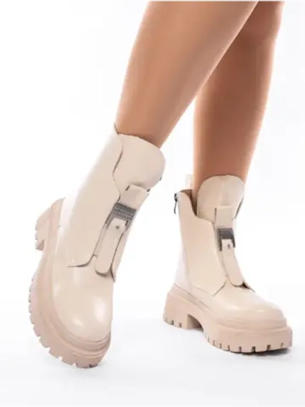 Зимние ботинки на высокой платформе