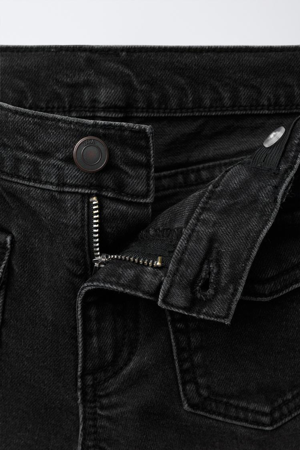 ZARA ДЖИНСЫ-КЛЕШ С КАРМАНАМИ, ЧЕРНЫЙ