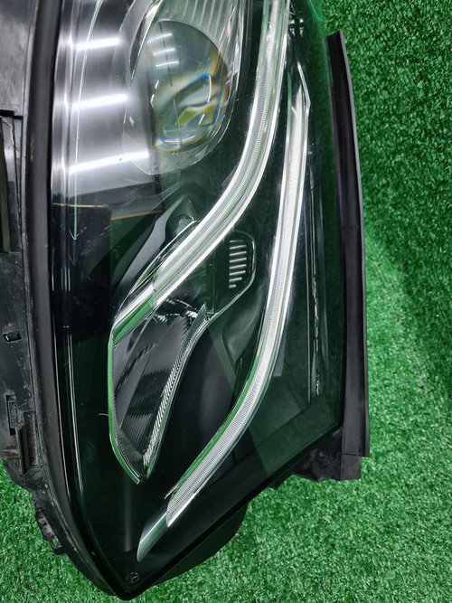 Битая Фара правая Mercedes E W213 (2016-2021) LED
