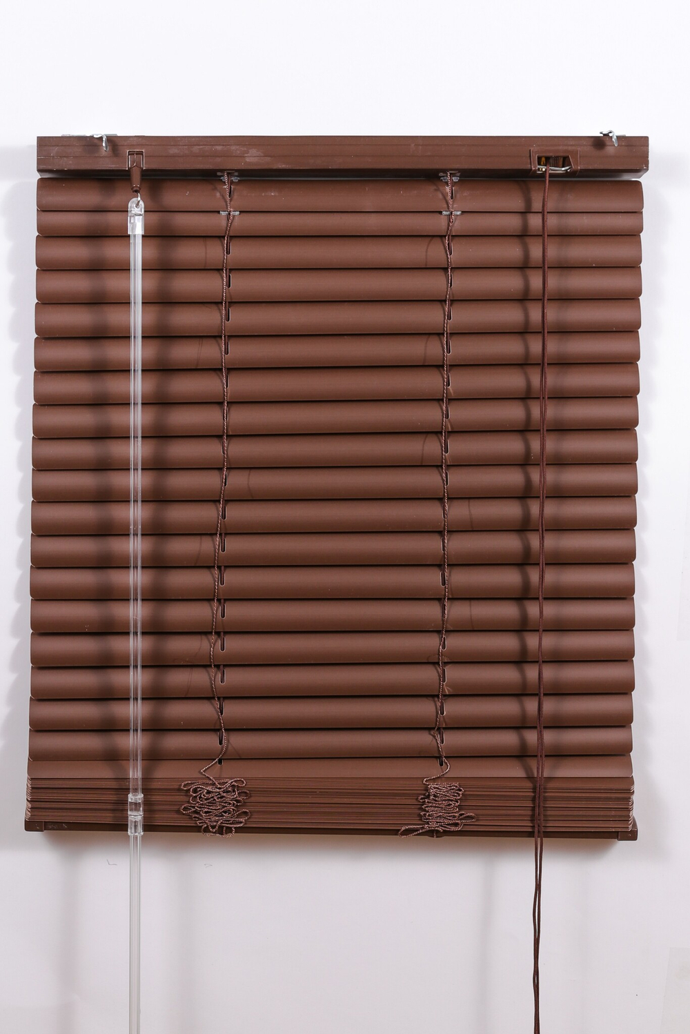 Жалюзи пластиковые,  орех