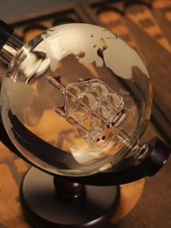 Графин глобус с кораблем для виски декантер подарочный
