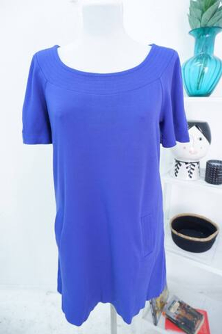 Платье Larro лаконичное 44 размер