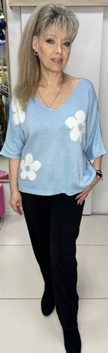 Трикотажный джемпер-блузон с белыми ромашками