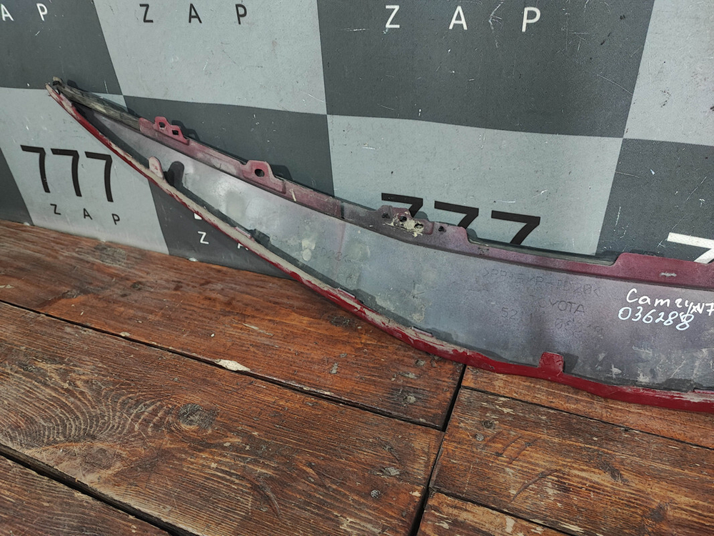 Накладка решетки радиатора Toyota Camry (XV70) 20-нв Б/У Оригинал 5211106040