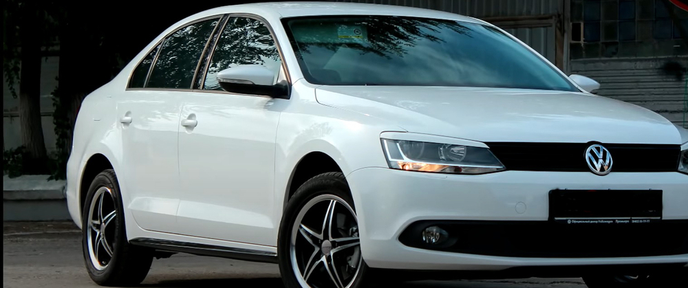 Пороги в стиле GLI Volkswagen Jetta 6 (текстурный пластик)