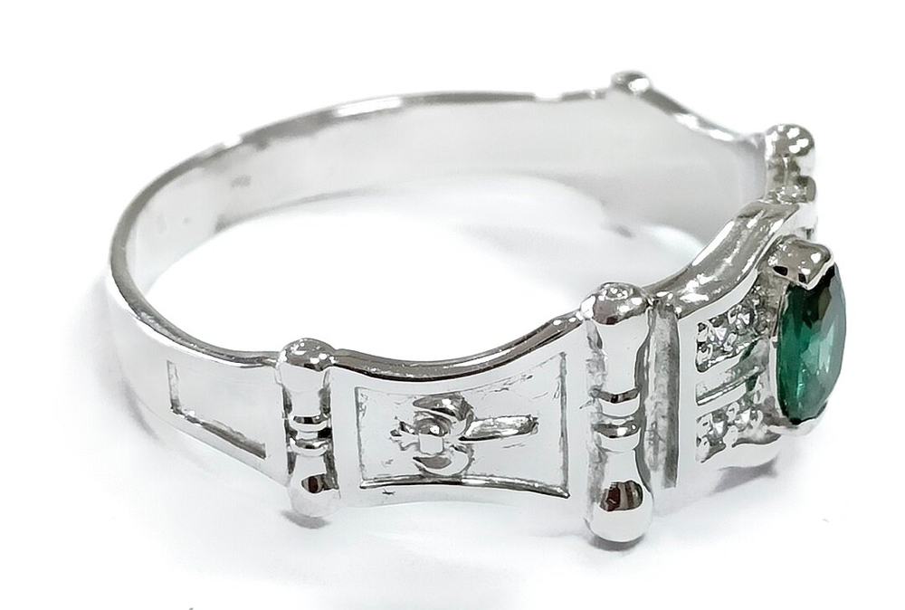 Ювелирное кольцо из серебра 925 пробы,вставка фианиты