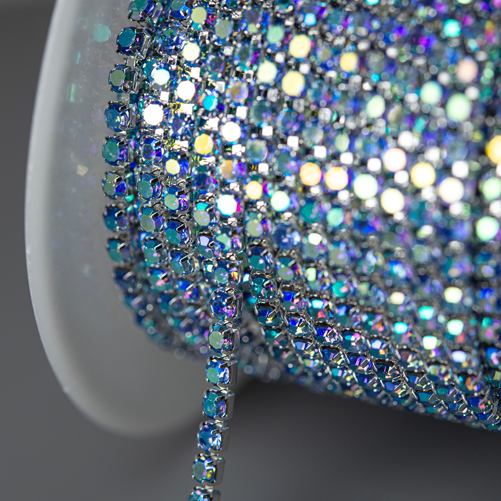 Стразовая цепь дуохромная, 2мм, фиолетовый кристалл с синим напылением в серебристых цапах