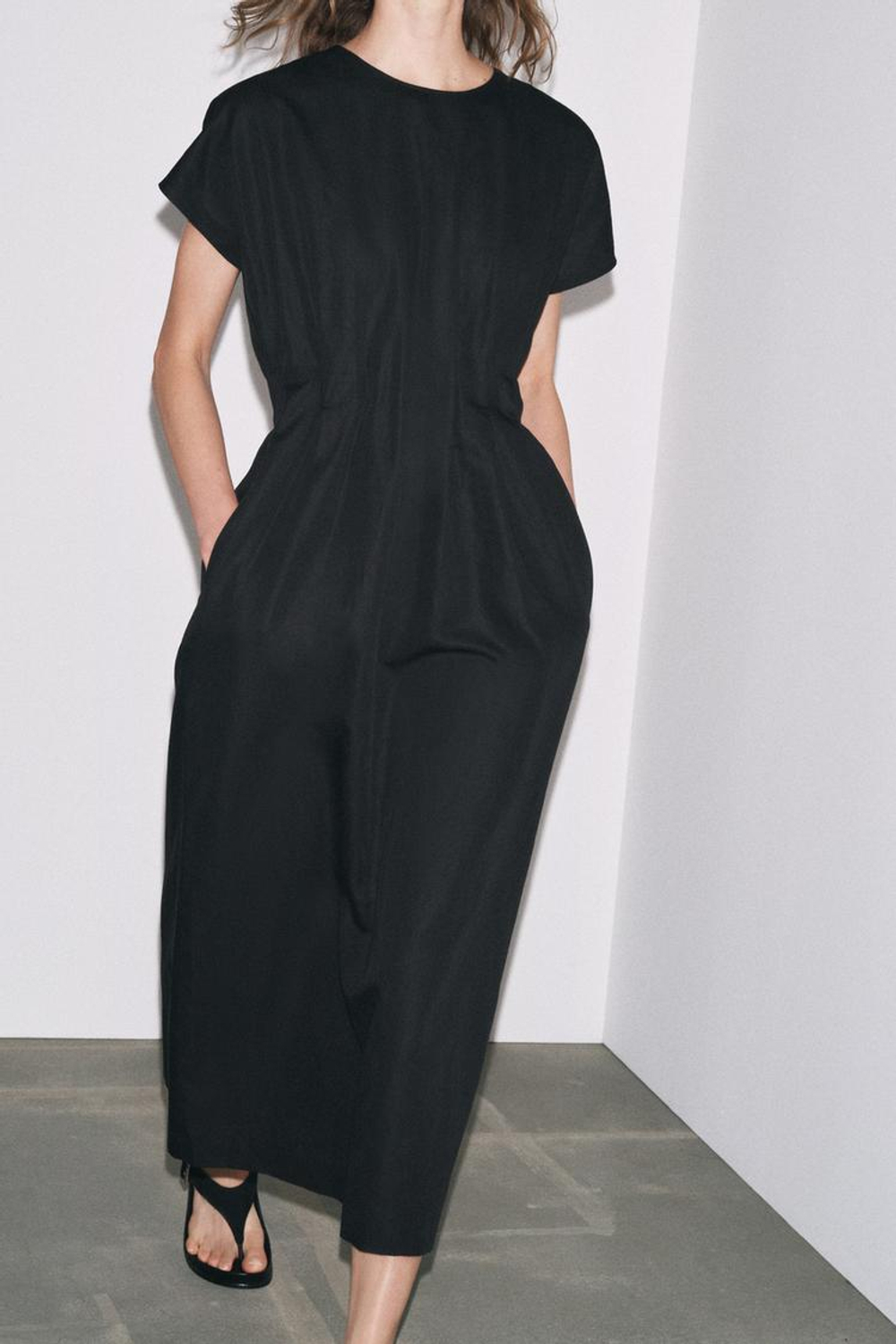 ZARA ПЛАТЬЕ МИДИ СО СБОРКАМИ — ZW COLLECTION, ЧЕРНЫЙ