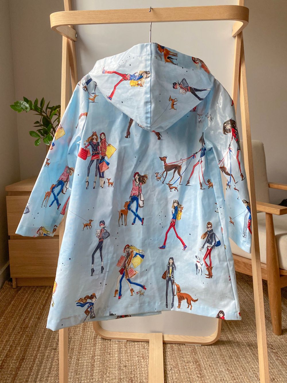 Новый плащ Sarah Jane, 116