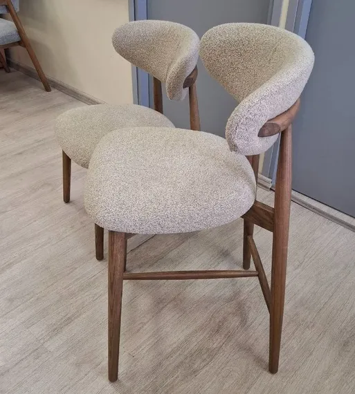 Полубарный стул Holmes, 65 см, бежевый, ножки орех