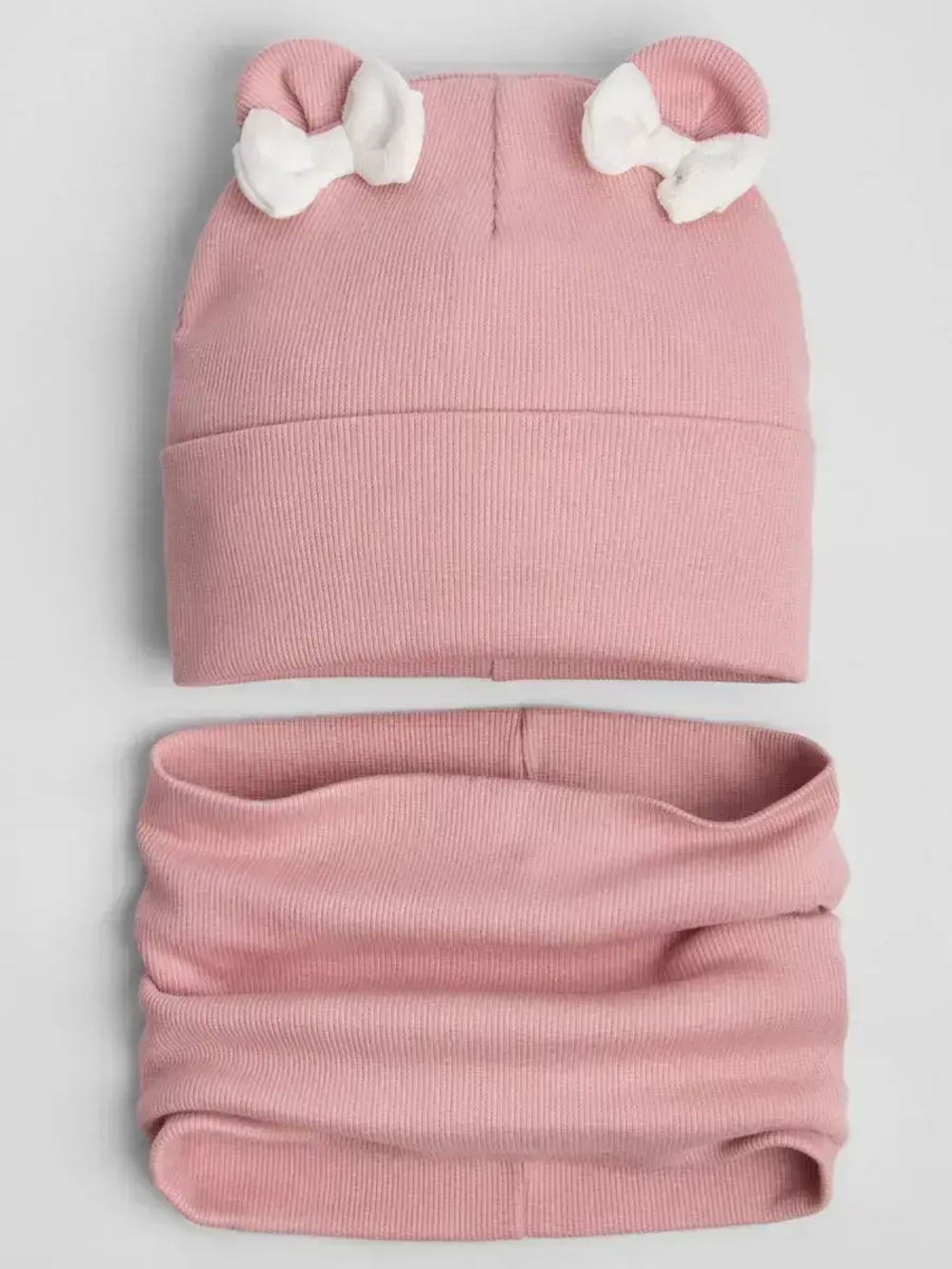 Осенняя шапка для девочки с ушками и снуд