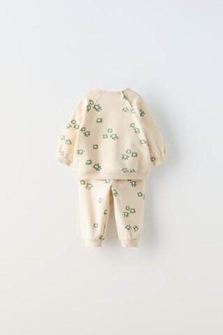 ZARA КОМПЛЕКТ ИЗ ТОЛСТОВКИ И БРЮК С ПРИНТОМ, ЭКРЮ
