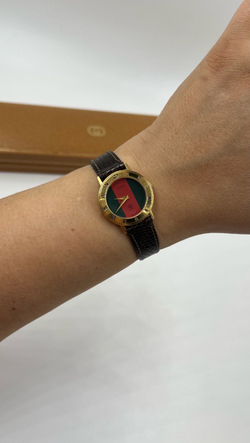 Часы Gucci ( представлены онлайн )